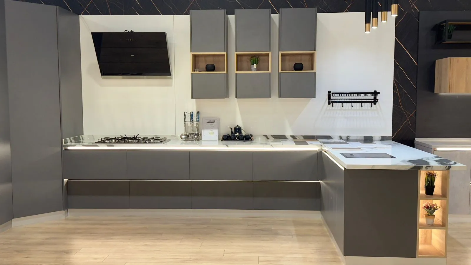 مطبخ التصاميم المبتكرة بتصميم عصري وأنيق